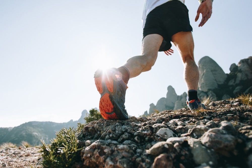 deportista de elite corriendo con plantillas personalizadas